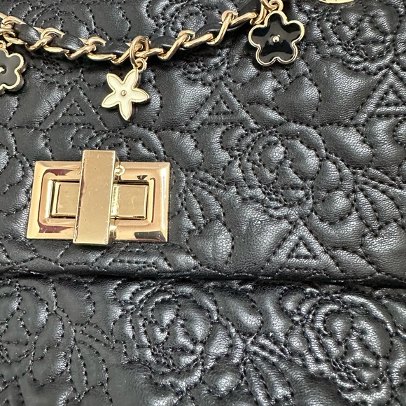 Aldo Black Quilted Shoulder Bag with Gold Chain - Picture 2 of 13